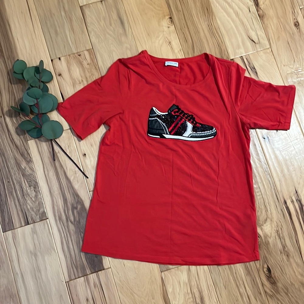 👟 MARGITTES sneaker tee